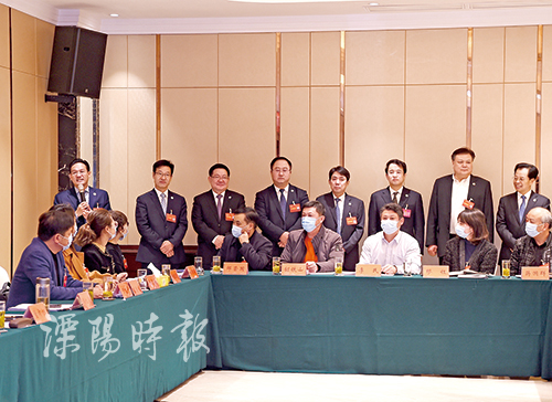 市领导看望人大代表