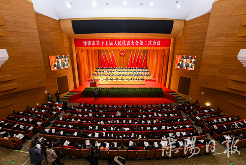 市十七届人大二次会议开幕