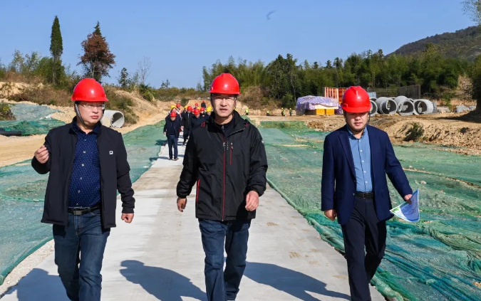叶明华督查动物王国项目建设情况