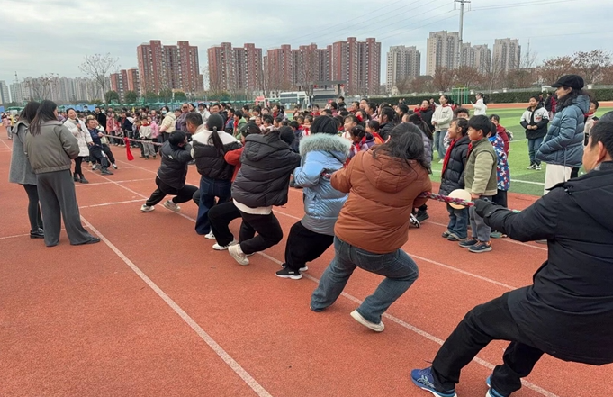 狮献瑞启新程 起舞童年谱华章——杨庄小学开展元旦双庆活动 