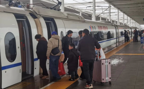 春节假期，我市共发送旅客788398人次