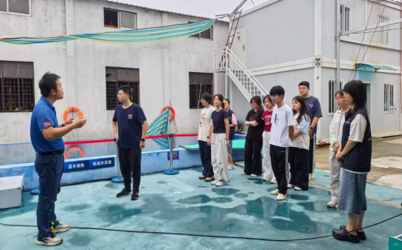 溧阳市应急管理保障中心联合溧急应蓝盾救援服务中心开展青少年应