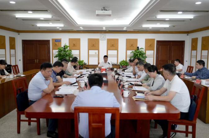 市政府召开常务会议